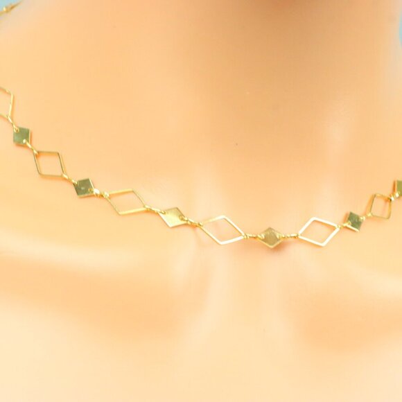 Delicate & Contemporary Necklace Chain, A Lovely Choice for Women, EVCH1849 - Picture 3 of 10